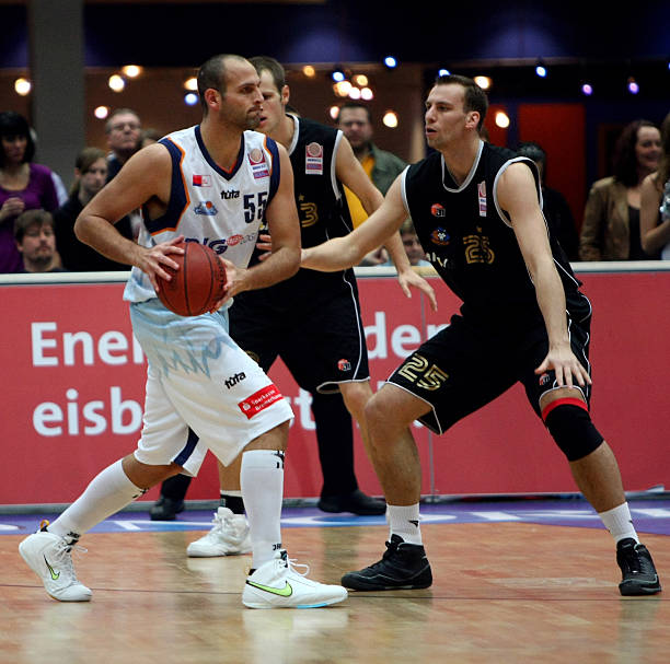 他单刀面对 他单刀面对